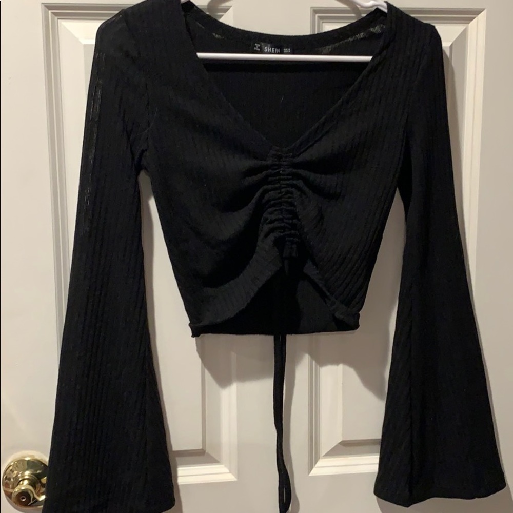 black long sleeve crop top